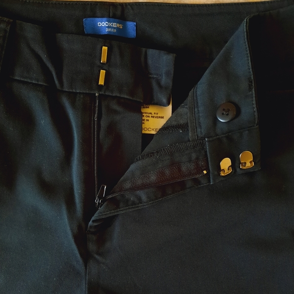 Dockers petite black pants size 10P med. - Picture 7 of 9
